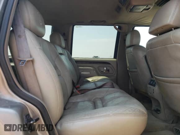 2000 Cadillac Escalade with VIN 1GYEK63R9YR197300, listed as a Copart auction lot 60026815 with 303,297 mi miles and Salvage title. Bid and sale history available at DreamBid. Image 10.