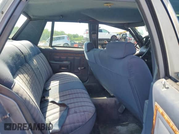 1984 Chevrolet Impala z VIN 2G1AL69H7E9196239, wystawiony jako Copart lot #57792885 z przebiegiem Nie podano mil oraz Szkoda całkowita • Salvage title. Historia ofert i sprzedaży dostępna na DreamBid. Obrazek 10.