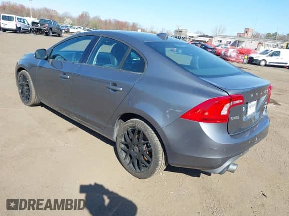 2018 Volvo S60 Dynamic с VIN YV140MTL6J2459953, выставлен на аукционе IAAI как лот 42048650 с пробегом 63 631 миль миль и . История ставок и продаж доступна на DreamBid. Изображение 3.