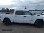 2024 Ram 1500 Big Horn z VIN 1C6SRFFT1RN124465, wystawiony jako IAAI lot #41839097 z przebiegiem 24 106 mil mil oraz . Historia ofert i sprzedaży dostępna na DreamBid. Obrazek 14.