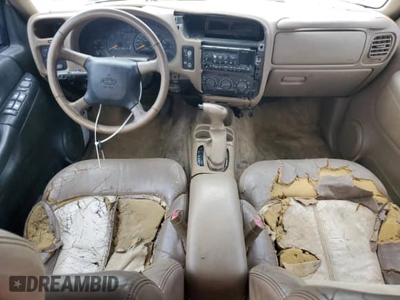 2001 Chevrolet Blazer LT with VIN 1GNCS13W312132549, listed as a Copart auction lot 90613665 with 207,148 mi miles and Salvage title. Bid and sale history available at DreamBid. Image 8.