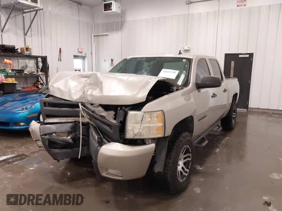2007 Chevrolet Silverado 1500 1LT z VIN 2GCEK13M671528449, wystawiony jako IAAI lot #42637751 z przebiegiem 280 683 mil mil oraz . Historia ofert i sprzedaży dostępna na DreamBid. Obrazek 18.