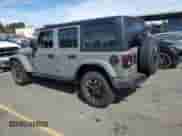 2023 Jeep Wrangler Willys Sport z VIN 1C4HJXDM6PW583932, wystawiony jako Copart lot #75165174 z przebiegiem 7 624 mil mil oraz Szkoda całkowita • Salvage title. Historia ofert i sprzedaży dostępna na DreamBid. Obrazek 2.