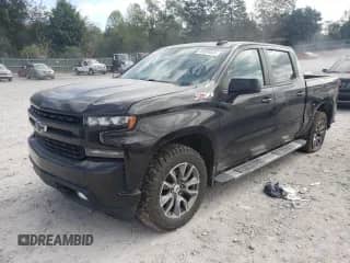 2021 Chevrolet Silverado 1500 RST z VIN 1GCUYEED3MZ174519, wystawiony jako Copart lot #85839045 z przebiegiem 89 905 mil mil oraz Szkoda całkowita • Salvage title. Historia ofert i sprzedaży dostępna na DreamBid. Obrazek 1.