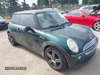 2005 MINI Hardtop z VIN WMWRC334X5TC59101, wystawiony jako IAAI lot #42467671 z przebiegiem 180 264 mil mil oraz . Historia ofert i sprzedaży dostępna na DreamBid. Obrazek 1.