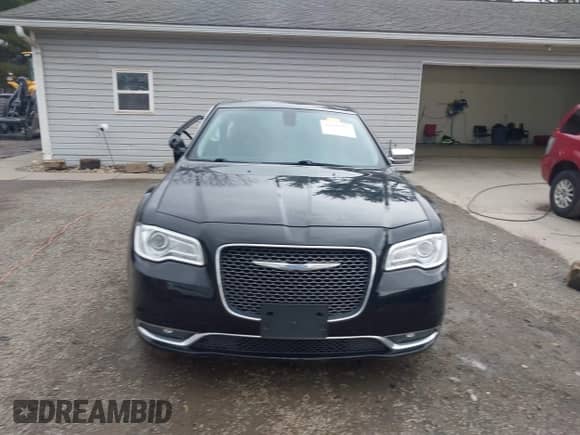 2017 Chrysler 300 C с VIN 2C3CCAKG5HH637501, выставлен на аукционе IAAI как лот 41697791 с пробегом 110 299 миль миль и . История ставок и продаж доступна на DreamBid. Изображение 13.