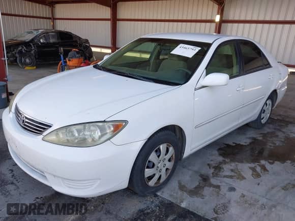 2005 Toyota Camry STD с VIN 4T1BE32K55U633003, выставлен на аукционе IAAI как лот 43465793 с пробегом 525 928 миль миль и . История ставок и продаж доступна на DreamBid. Изображение 2.