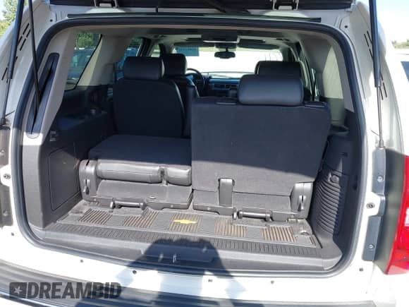 2010 Chevrolet Tahoe LTZ z VIN 1GNUCCE04AR277838, wystawiony jako IAAI lot #42854131 z przebiegiem 161 680 mil mil oraz . Historia ofert i sprzedaży dostępna na DreamBid. Obrazek 17.