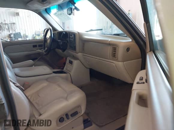 2002 Chevrolet Suburban LT z VIN 1GNFK16Z42J221525, wystawiony jako IAAI lot #43004717 z przebiegiem 266 001 mil mil oraz . Historia ofert i sprzedaży dostępna na DreamBid. Obrazek 5.