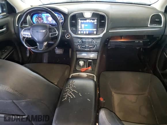 2020 Chrysler 300 Touring с VIN 2C3CCAAG5LH220678, выставлен на аукционе Copart как лот 68208695 с пробегом 139 499 миль миль и Чистый • Clean title. История ставок и продаж доступна на DreamBid. Изображение 8.