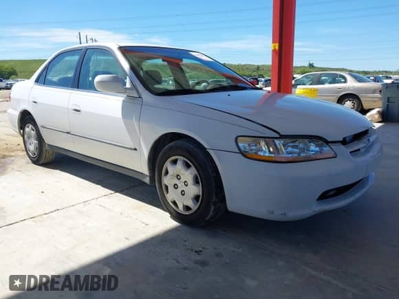 1999 Honda Accord LX z VIN 1HGCG5645XA074083, wystawiony jako IAAI lot #43447865 z przebiegiem 60 494 mil mil oraz . Historia ofert i sprzedaży dostępna na DreamBid. Obrazek 1.