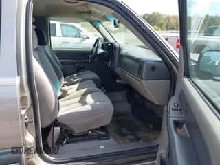 2003 Chevrolet Suburban Z71 with VIN 3GNFK16TX3G161121, listed as a IAAI auction lot 43341310 with 239,432 mi miles and . Bid and sale history available at DreamBid. Image 5.