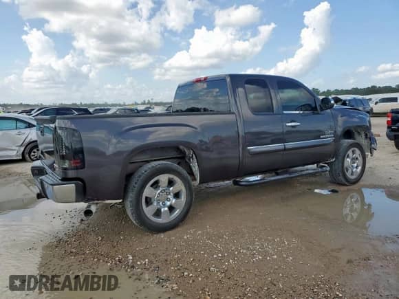 2010 GMC Sierra 1500 SLE z VIN 1GTSCVE04AZ124792, wystawiony jako Copart lot #61503085 z przebiegiem 195 971 mil mil oraz Szkoda całkowita • Salvage title. Historia ofert i sprzedaży dostępna na DreamBid. Obrazek 3.