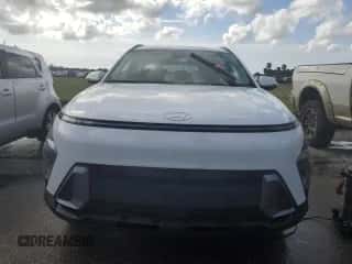 2024 Hyundai Kona SEL z VIN KM8HB3AB1RU114993, wystawiony jako Copart lot #73852714 z przebiegiem Nie podano mil oraz Nie do naprawy • Non repairable. Historia ofert i sprzedaży dostępna na DreamBid. Obrazek 5.