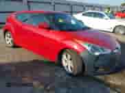 2013 Hyundai Veloster w/Black Int z VIN KMHTC6ADXDU149129, wystawiony jako IAAI lot #43274786 z przebiegiem 186 835 mil mil oraz . Historia ofert i sprzedaży dostępna na DreamBid. Obrazek 1.