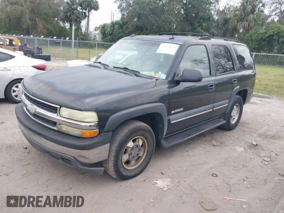2003 Chevrolet Tahoe LT with VIN 1GNEC13Z93R296379, listed as a IAAI auction lot 41574575 with 301,567 mi miles and . Bid and sale history available at DreamBid. Image 2.