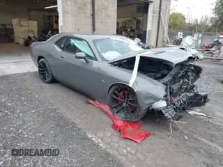 2019 Dodge Challenger R/T Scat Pack z VIN 2C3CDZFJ8KH571325, wystawiony jako IAAI lot #41873099 z przebiegiem 26 039 mil mil oraz . Historia ofert i sprzedaży dostępna na DreamBid. Obrazek 1.