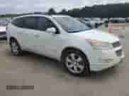 2009 Chevrolet Traverse LTZ z VIN 1GNER33D39S155758, wystawiony jako Copart lot #62319575 z przebiegiem 144 405 mil mil oraz Szkoda całkowita • Salvage title. Historia ofert i sprzedaży dostępna na DreamBid. Obrazek 4.