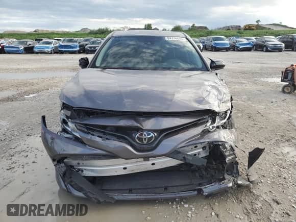 2020 Toyota Camry LE z VIN 4T1C11AK7LU372329, wystawiony jako Copart lot #84774805 z przebiegiem 92 339 mil mil oraz Nie do naprawy • Non repairable. Historia ofert i sprzedaży dostępna na DreamBid. Obrazek 5.
