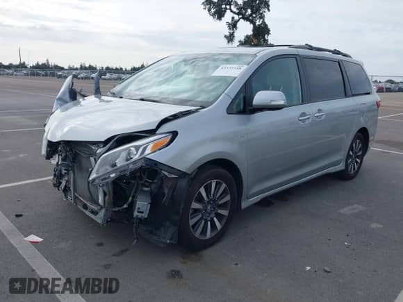 2020 Toyota Sienna XLE z VIN 5TDDZ3DC5LS232348, wystawiony jako IAAI lot #43335348 z przebiegiem 48 421 mil mil oraz . Historia ofert i sprzedaży dostępna na DreamBid. Obrazek 2.