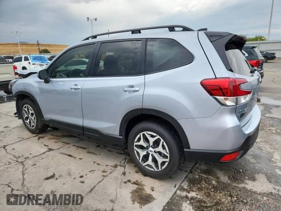 2024 Subaru Forester Premium z VIN JF2SKADC6RH450832, wystawiony jako Copart lot #70182785 z przebiegiem 9 410 mil mil oraz Szkoda całkowita • Salvage title. Historia ofert i sprzedaży dostępna na DreamBid. Obrazek 2.