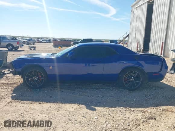 2019 Dodge Challenger R/T Scat Pack z VIN 2C3CDZFJXKH625661, wystawiony jako IAAI lot #43440616 z przebiegiem 57 047 mil mil oraz . Historia ofert i sprzedaży dostępna na DreamBid. Obrazek 15.