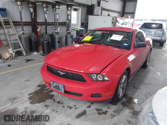 2010 Ford Mustang V6 z VIN 1ZVBP8AN6A5136499, wystawiony jako IAAI lot #41162323 z przebiegiem 107 048 mil mil oraz . Historia ofert i sprzedaży dostępna na DreamBid. Obrazek 17.
