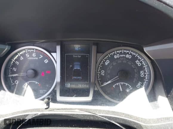 2018 Toyota Tacoma SR5 с VIN 3TMBZ5DN4JM013611, выставлен на аукционе IAAI как лот 42851616 с пробегом 78 104 миль миль и . История ставок и продаж доступна на DreamBid. Изображение 7.