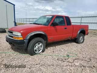 1999 Chevrolet S-10 LS ZR2 z VIN 1GCCT19W4X8125967, wystawiony jako Copart lot #54248945 z przebiegiem 151 824 mil mil oraz Czysty tytuł • Clean title. Historia ofert i sprzedaży dostępna na DreamBid. Obrazek 1.