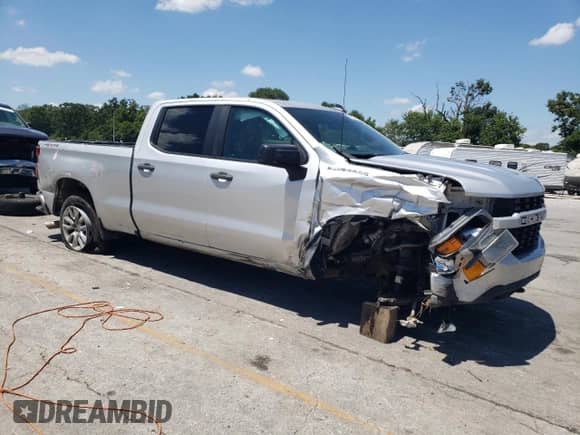 2020 Chevrolet Silverado 1500 Custom z VIN 3GCPYBEHXLG246779, wystawiony jako Copart lot #65254825 z przebiegiem 132 664 mil mil oraz Szkoda całkowita • Salvage title. Historia ofert i sprzedaży dostępna na DreamBid. Obrazek 4.