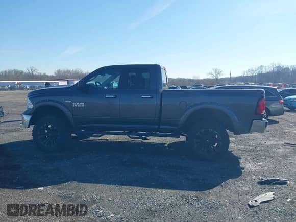 2016 Ram 1500 Outdoorsman z VIN 1C6RR7GTXGS177084, wystawiony jako IAAI lot #41832813 z przebiegiem 107 953 mil mil oraz . Historia ofert i sprzedaży dostępna na DreamBid. Obrazek 14.