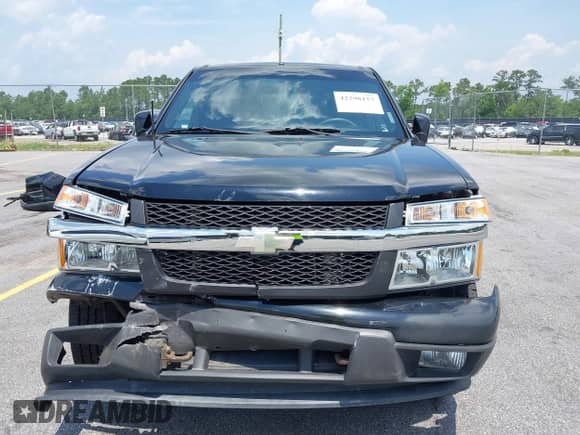 2011 Chevrolet Colorado 1LT z VIN 1GCHTCFE8B8105355, wystawiony jako IAAI lot #42298157 z przebiegiem 213 853 mil mil oraz . Historia ofert i sprzedaży dostępna na DreamBid. Obrazek 6.