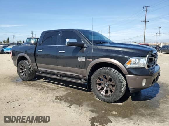 2018 Ram 1500 Longhorn z VIN 1C6RR7PT3JS104632, wystawiony jako Copart lot #47736645 z przebiegiem 49 588 mil mil oraz Szkoda całkowita • Salvage title. Historia ofert i sprzedaży dostępna na DreamBid. Obrazek 4.