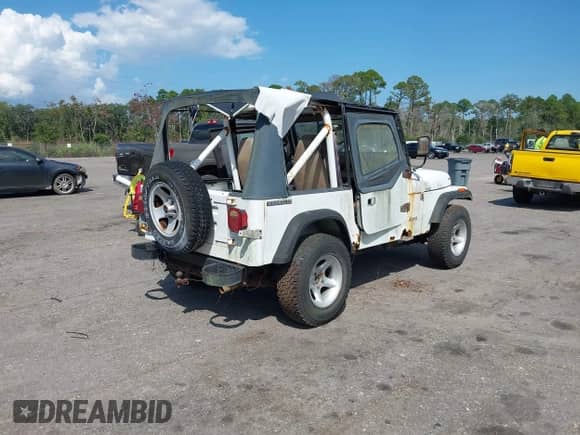 1991 Jeep Wrangler with VIN 2J4FY19P3MJ117746, listed as a IAAI auction lot 43284641 with 151,796 mi miles and . Bid and sale history available at DreamBid. Image 4.