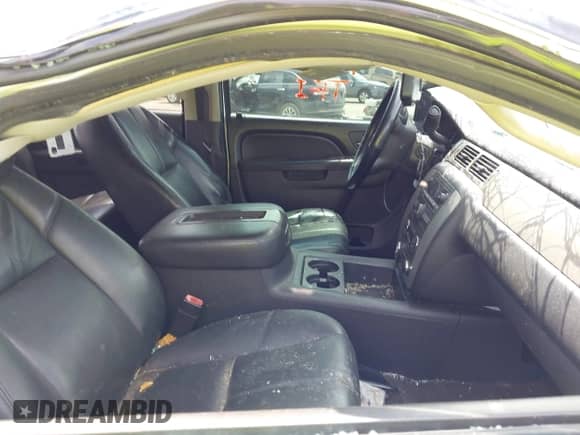 2013 Chevrolet Silverado 2500HD LTZ z VIN 1GC1KYC85DF160067, wystawiony jako IAAI lot #42347941 z przebiegiem 206 913 mil mil oraz . Historia ofert i sprzedaży dostępna na DreamBid. Obrazek 5.