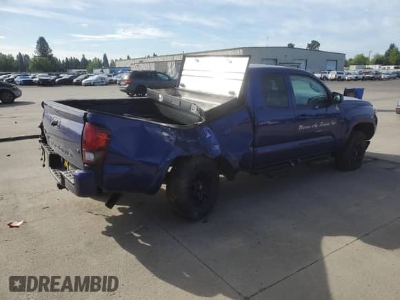 2022 Toyota Tacoma SR z VIN 3TYSZ5AN0NT091172, wystawiony jako Copart lot #56365785 z przebiegiem Nie podano mil oraz Szkoda całkowita • Salvage title. Historia ofert i sprzedaży dostępna na DreamBid. Obrazek 3.