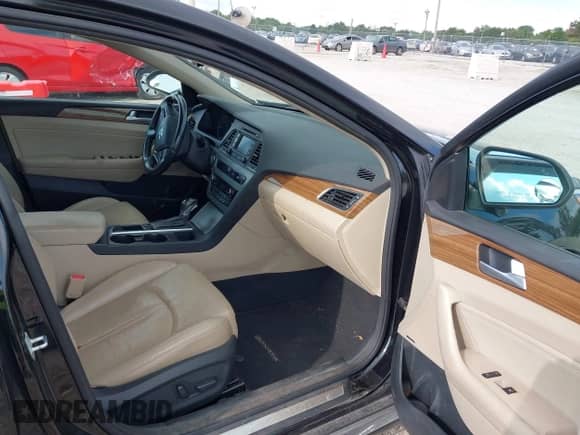 2015 Hyundai Sonata Sport с VIN 5NPE34AF6FH111042, выставлен на аукционе IAAI как лот 43105266 с пробегом 100 303 миль миль и . История ставок и продаж доступна на DreamBid. Изображение 5.