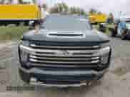 2020 Chevrolet Silverado 3500HD High Country z VIN 1GC4YVEY4LF343059, wystawiony jako Copart lot #89906415 z przebiegiem Nie podano mil oraz Szkoda całkowita • Salvage title. Historia ofert i sprzedaży dostępna na DreamBid. Obrazek 5.