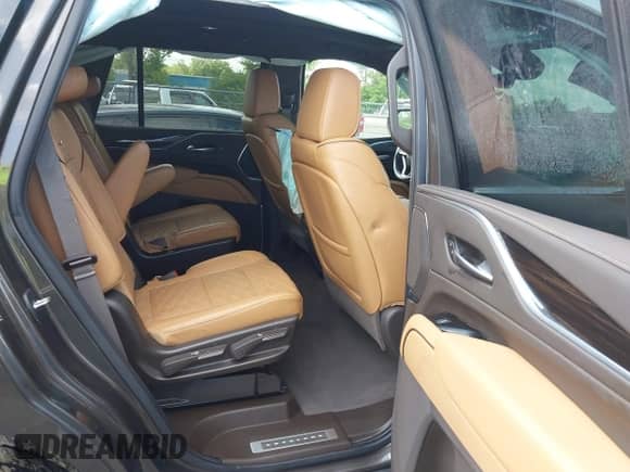 2021 Cadillac Escalade Premium Luxury with VIN 1GYS4CKL6MR264678, listed as a IAAI auction lot 42470069 with 26,611 mi miles and . Bid and sale history available at DreamBid. Image 8.