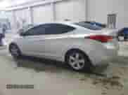2013 Hyundai Elantra GLS z VIN KMHDH4AE2DU797387, wystawiony jako Copart lot #57596315 z przebiegiem 113 144 mil mil oraz Czysty tytuł • Clean title. Historia ofert i sprzedaży dostępna na DreamBid. Obrazek 2.