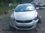 2013 Hyundai Elantra GLS z VIN KMHDH4AE6DU569067, wystawiony jako IAAI lot #42717649 z przebiegiem 122 915 mil mil oraz . Historia ofert i sprzedaży dostępna na DreamBid. Obrazek 12.