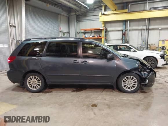 2010 Toyota Sienna XLE с VIN 5TDYK4CC2AS309994, выставлен на аукционе IAAI как лот 41487495 с пробегом Не указан миль и . История ставок и продаж доступна на DreamBid. Изображение 13.