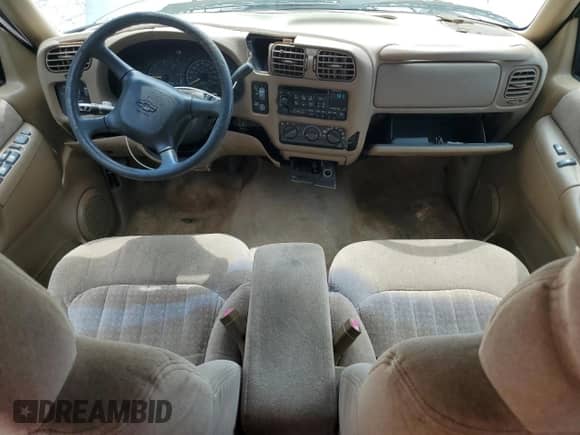 2000 Chevrolet Blazer LS z VIN 1GNCS13W2Y2395156, wystawiony jako Copart lot #65617525 z przebiegiem 140 108 mil mil oraz Szkoda całkowita • Salvage title. Historia ofert i sprzedaży dostępna na DreamBid. Obrazek 8.