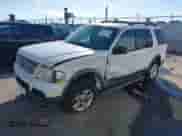 2005 Ford Explorer XLT z VIN 1FMZU73W45ZA16401, wystawiony jako IAAI lot #41487844 z przebiegiem 173 384 mil mil oraz . Historia ofert i sprzedaży dostępna na DreamBid. Obrazek 2.