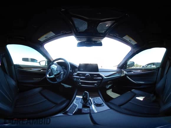 2019 BMW 5 Series 530e xDrive z VIN WBAJB1C52KB376389, wystawiony jako IAAI lot #42918926 z przebiegiem Nie podano mil oraz . Historia ofert i sprzedaży dostępna na DreamBid. Obrazek 18.