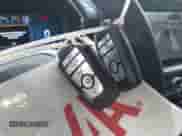 2024 Ford F-150 Lariat z VIN 1FTFW5L52RFA75628, wystawiony jako IAAI lot #43393183 z przebiegiem 15 578 mil mil oraz . Historia ofert i sprzedaży dostępna na DreamBid. Obrazek 11.