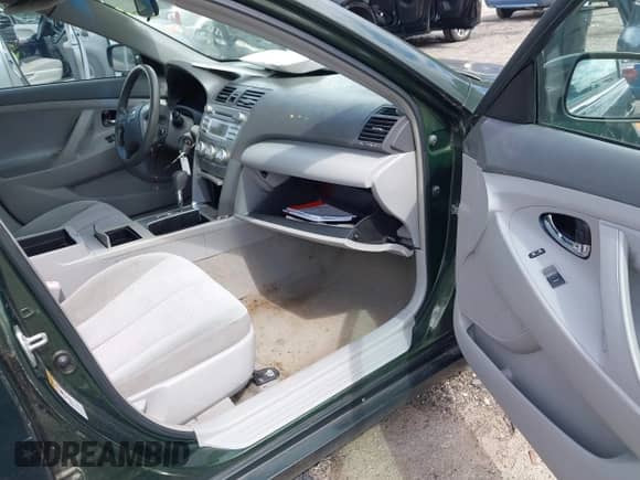 2010 Toyota Camry z VIN 4T1BF3EK9AU538432, wystawiony jako IAAI lot #43313393 z przebiegiem 208 220 mil mil oraz . Historia ofert i sprzedaży dostępna na DreamBid. Obrazek 5.