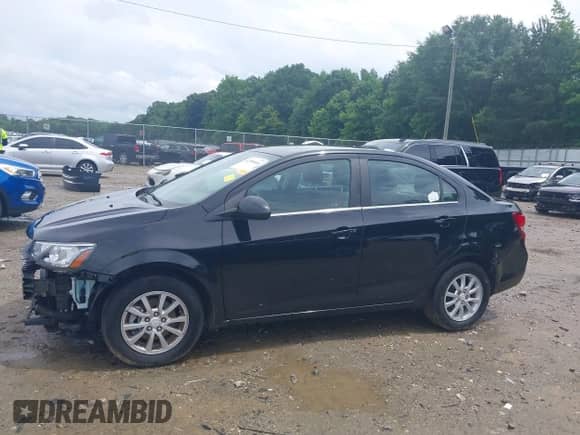 2020 Chevrolet Sonic LT z VIN 1G1JD5SB7L4118668, wystawiony jako IAAI lot #42396816 z przebiegiem 64 182 mil mil oraz . Historia ofert i sprzedaży dostępna na DreamBid. Obrazek 14.