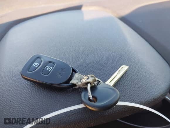 2012 Hyundai Tucson GLS with VIN KM8JU3AC9CU530253, listed as a IAAI auction lot 41677093 with 203,025 mi miles and . Bid and sale history available at DreamBid. Image 11.