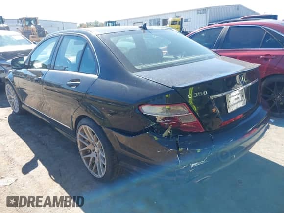 2009 Mercedes-Benz C 350 Sport z VIN WDDGF56XX9R057433, wystawiony jako IAAI lot #43468616 z przebiegiem 159 580 mil mil oraz . Historia ofert i sprzedaży dostępna na DreamBid. Obrazek 6.